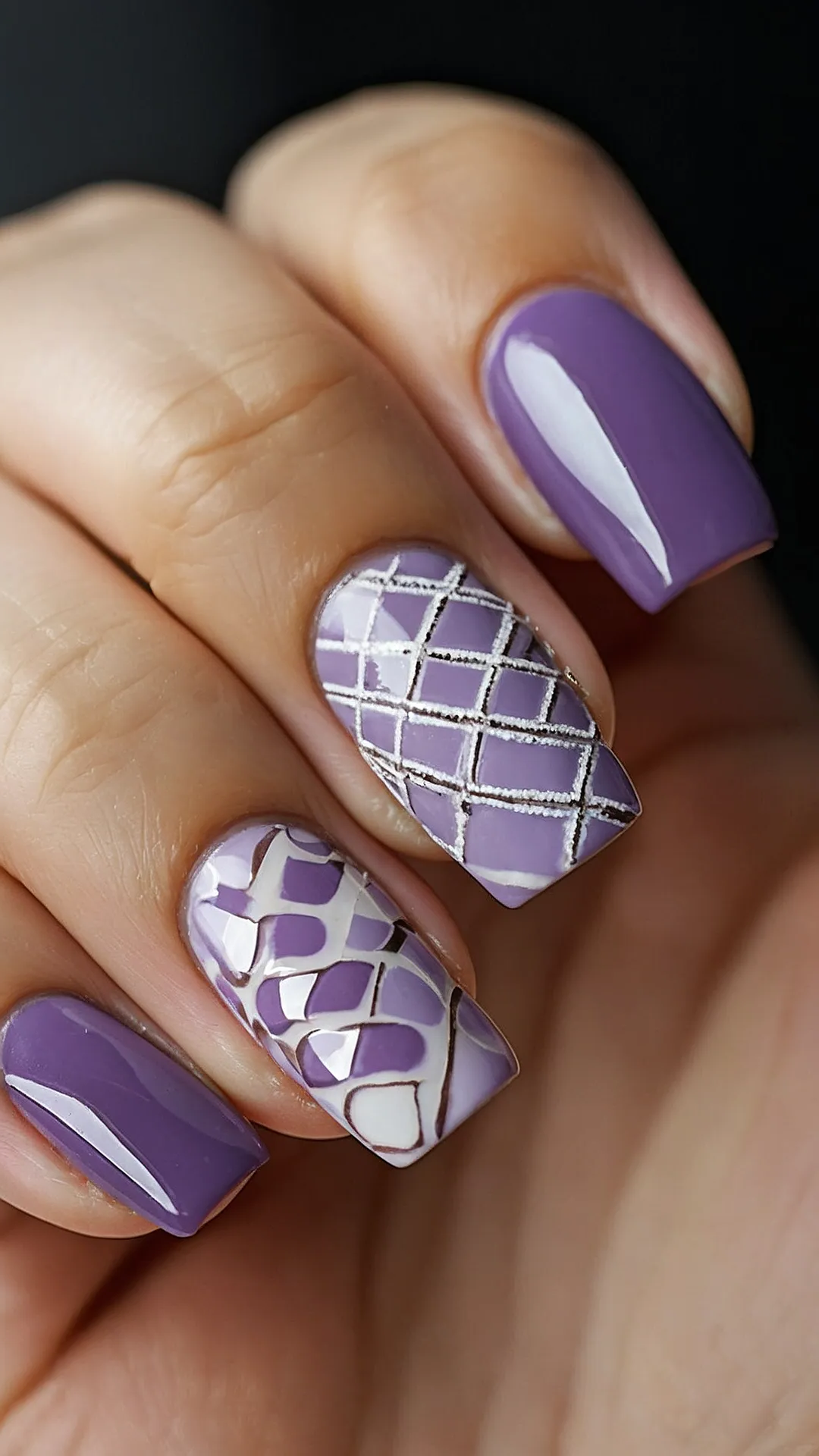 #7 Grapevine Glamour Nail Design